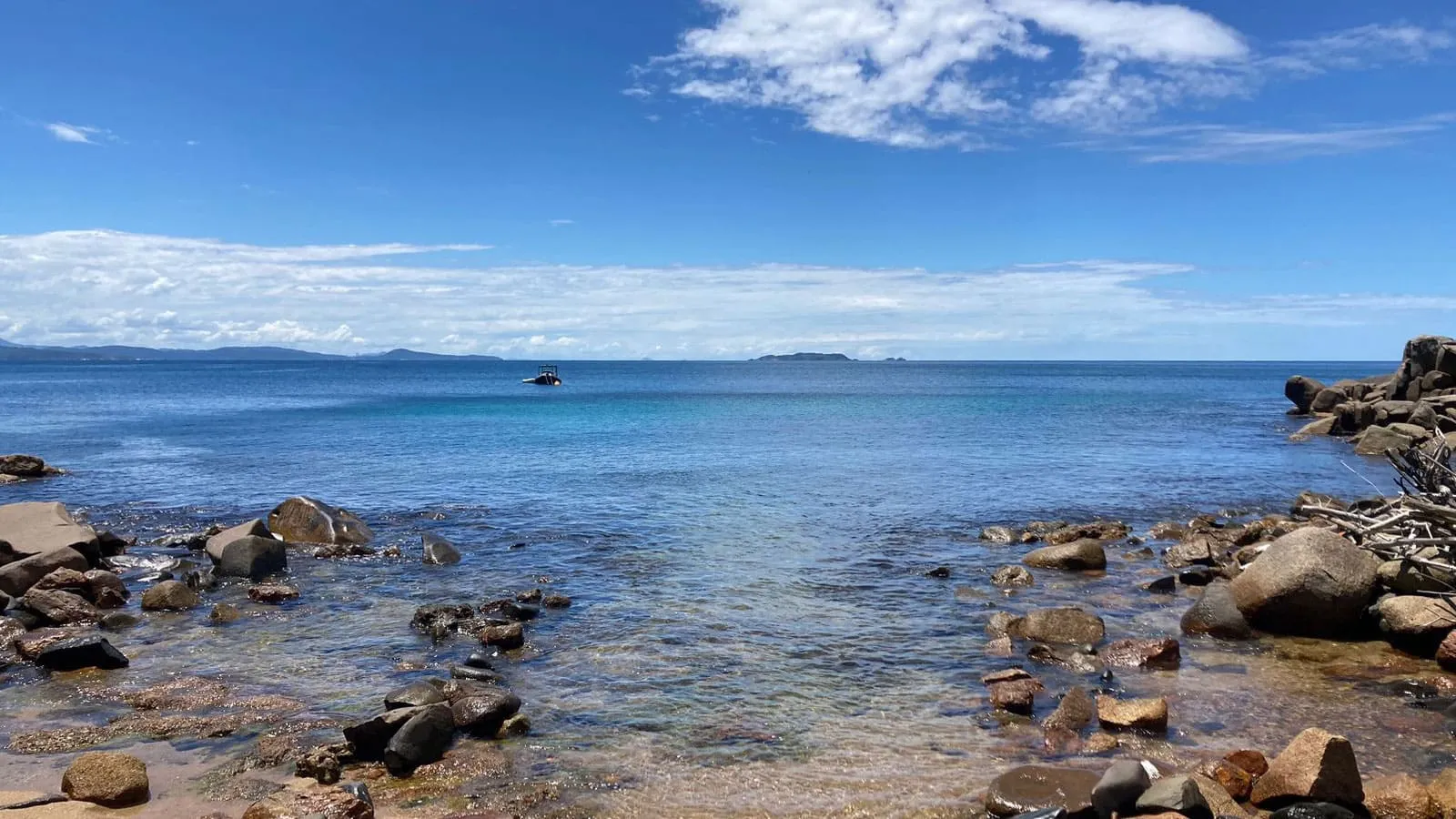 Vista da Ilha do Arvoredo durante expedição científica