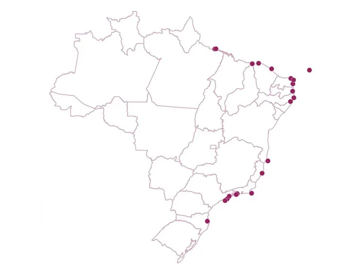 Mapa com locais de amostragem, monitoramento e experimentação do Eixo 2 ao longo da costa brasileira